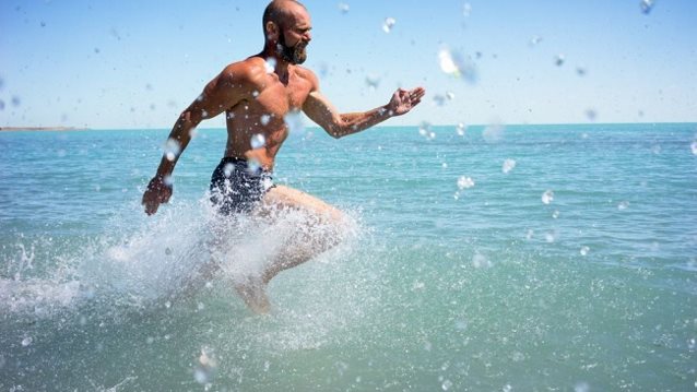 5 + 1 ασκήσεις για την παραλία που θα βάλουν φωτιά στο σώμα σου: Ένα ολοκληρωμένο πρόγραμμα γυμναστικής, που μπορείς να πάρεις μαζί σου στις διακοπές