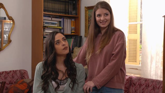 Έλα Στη Θέση Μου: Νέες εξελίξεις: Η ανακάλυψη της Ρενάτας για το... σκοτεινό παρελθόν του Θάνου