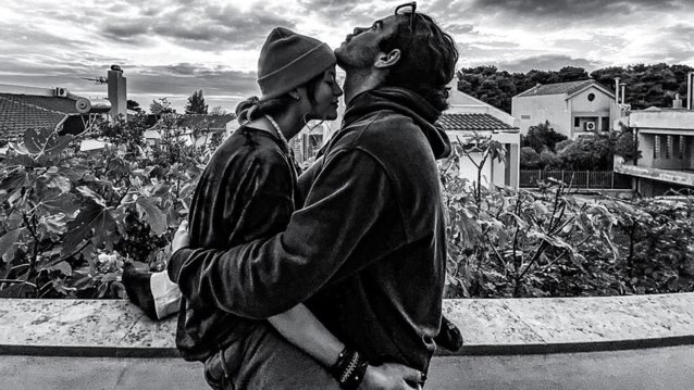 Εξόρμηση στη χιονισμένη Άνδρο για τον Άγγελο Λάτσιο &amp; τη Γαία Μερκούρη