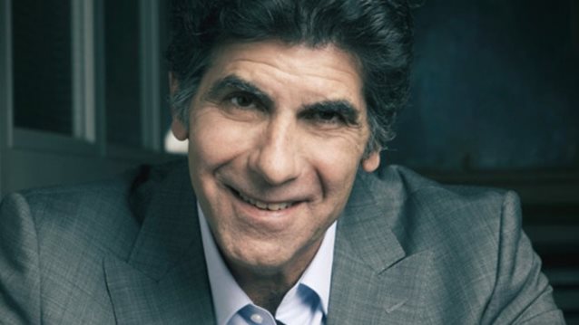 Γιάννης Μπέζος: «Μου αρέσει να αποδεικνύω την αγραμματοσύνη των ανθρώπων»