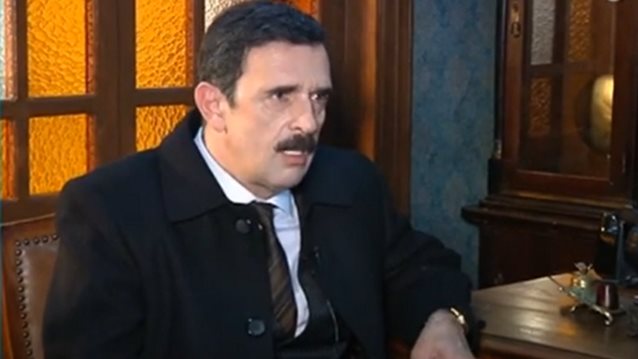 Ο Λεωνίδας Κακούρης κάνει mega spoiler για το &quot;τέλος&quot; των Άγριων Μελισσών