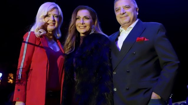 Δέσποινα Βανδή: Στη φωταγώγηση του δέντρου στο Μαρούσι! Με το ζεύγος Πατούλη επί σκηνής