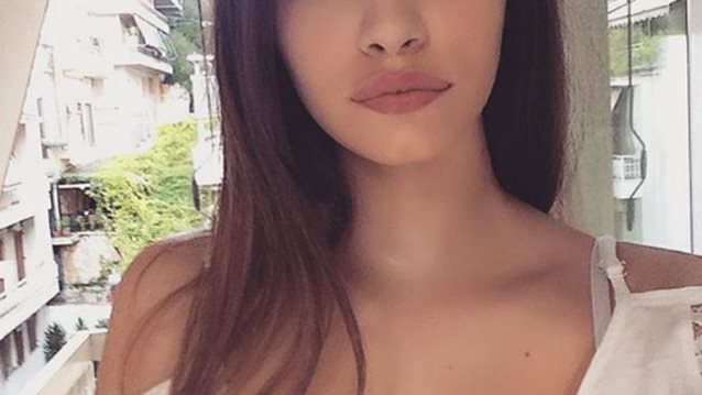 Τζένη Καζάκου: Η εγγονή της Τζένης Καρέζη είναι ζευγάρι με πολύ γνωστό τραγουδιστή!