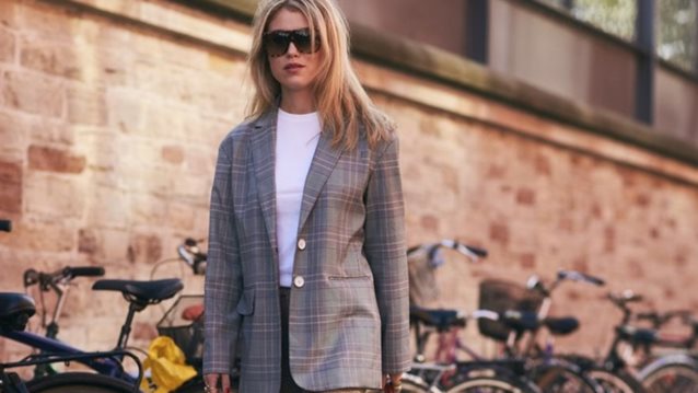 To tip των 5 δευτερολέπτων για να δείχνεις πιο αδύνατη φορώντας blazer: Κι όμως είναι κάτι που δεν φαντάζεσαι