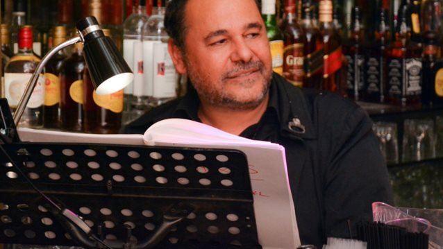 Room Service, πλιζ: Δείτε τις πρώτες εικόνες από τη νέα σειρά του Αλέξανδρου Ρήγα με τους πρωταγωνιστές!