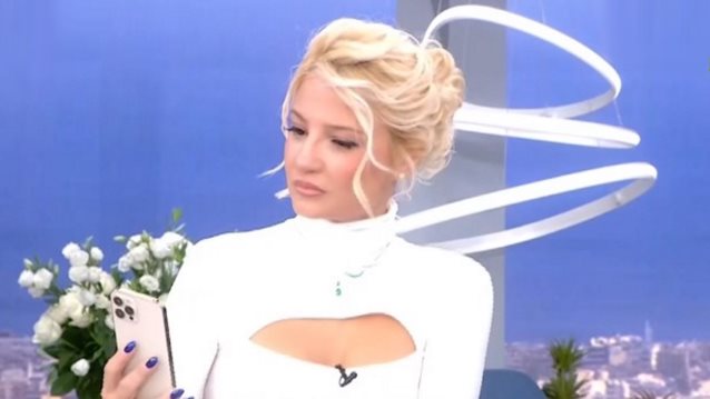 H επική αντίδραση της Φαίης Σκορδά στη διαμάχη μεταξύ των δύο διαγωνισμών ομορφιάς είναι ό,τι πιο απολαυστικό είδες σήμερα στο &quot;Πρωινό&quot;