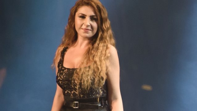 Κυρίες &amp; Κύριοι, Η Έλενα Παπαρίζου!
 
: Το δύσκολο στοίχημα της επιβίωσης μιας popstar στην Ελλάδα