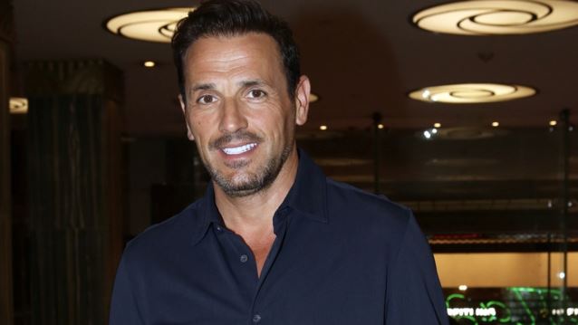 Ο Νίκος Βέρτης σε σπάνια εμφάνιση με τη σύντροφό του στον Γιώργο Μαζωνάκη