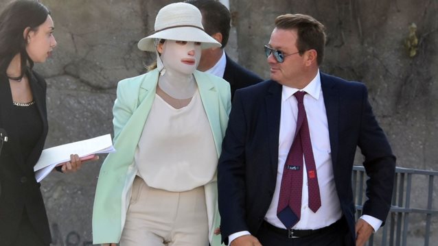 Επίθεση με βιτριόλι: Στο δικαστήριο η Ιωάννα - Για πρώτη φορά αντιμέτωπη με την Καρακάντζουλα [εικόνες - βίντεο]