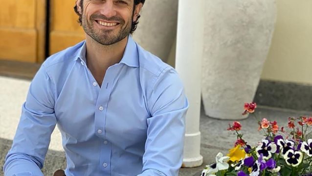 Καρλ Φιλίπ: Ο γοητευτικός πρίγκιπας της Σουηδίας ντύθηκε στα χακί για να υπηρετήσει την πατρίδα εν μέσω πανδημίας