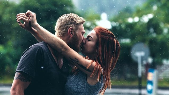 Ο ένας για την άλλη: Τα σημάδια που δείχνουν ότι βρήκες αυτήν που θα περάσεις όλο το 2017