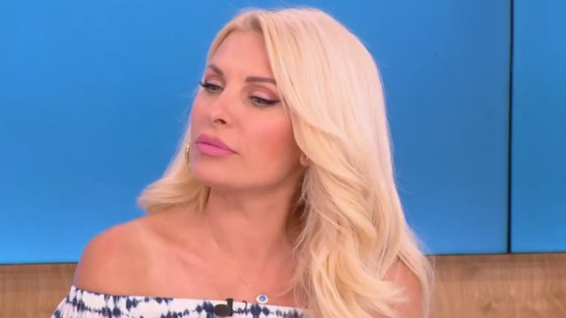 Χείμαρρος η Ελένη Μενεγάκη: &quot;Πόσα να μας σούρουνε; Yπάρχει πάντα μια ομάδα ανθρώπων που λες, δεν έχει τίποτα άλλο να κάνει παρά να γράφει σκληρά πράγματα και κακίες;&quot;