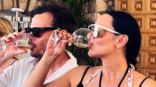 Με ταξίδι στο Καστελόριζο γιόρτασαν τα δέκα χρόνια γάμου του η Ζενεβιέβ Μαζαρί και ο Βασίλης Καρύδης