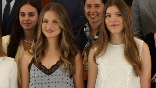 Οι πριγκίπισσες με τα πουλόβερ και τα τζιν: Η Λεονόρ εγκαινίασε το φθινόπωρο με casual look και combat boots