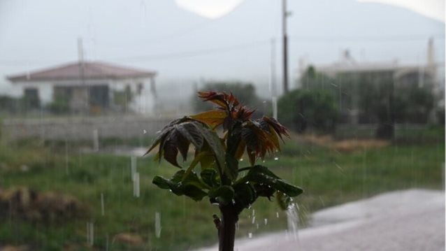 Καιρός: Θερμικές καταιγίδες και βαρομετρικό χαμηλό φέρνουν μίνι φθινόπωρο - Πού θα βρέξει σήμερα