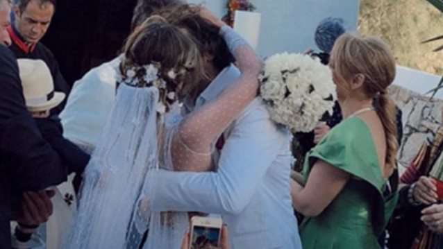 Αθηνά Οικονομάκου &amp; Φίλιππος Μιχόπουλος: Παντρεύτηκαν! Οι πρώτες εικόνες από τον γάμο τους