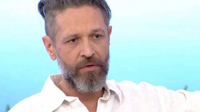 Αιμίλιος Χειλάκης: Δεν θα πιστεύετε την αλλαγή που έκανε στα μαλλιά του!