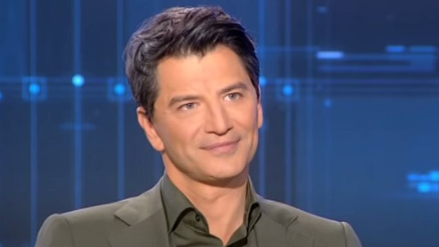 Ο Σάκης Ρουβάς παίζει νεροπόλεμο με τα παιδιά του και γίνεται κυριολεκτικά μάχη - Απολαυστικό βίντεο