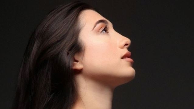 Η Κατερίνα έσπασε το φράγμα του 1 εκατομμυρίου τραγουδώντας "Ακούστε τι μου λέει"