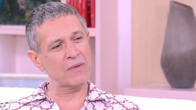 O Αιμίλιος Χειλάκης αποκαλύπτει την απώλεια που τον οδήγησε στην ψυχανάλυση: &quot;Δεν πρόλαβα να του πω..&quot;