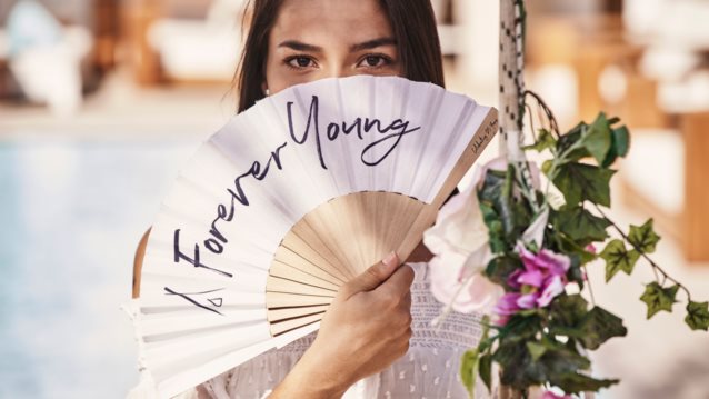 Το NIKKI BEACH RESORT &amp; SPA SANTORINI γιορτάζει τα 3 χρόνια λειτουργίας του με ένα μεγάλο πάρτι που δεν πρέπει να χάσεις!