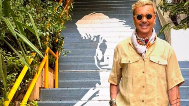 Σπάνια φωτογραφία από τα παιδικά χρόνια του Λάκη Γαβαλά