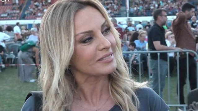 Πέγκυ Ζήνα: "Είναι πάρα πολύ λίγοι οι άνθρωποι του καλλιτεχνικού χώρου που δεν είναι ανταγωνιστικοί"