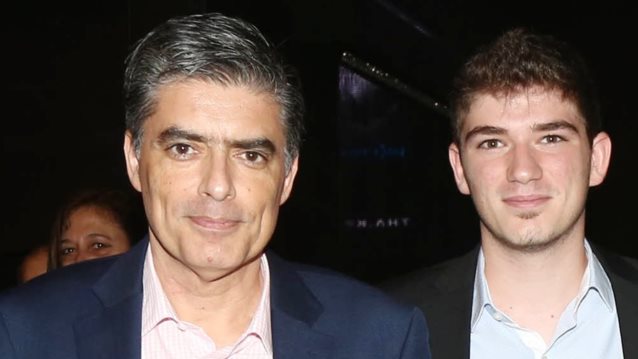 O Λάμπης Ευαγγελάτος διαψεύδει τον γάμο του - Ποιος είναι ο γοητευτικός μεγαλύτερος γιος του Νίκου Ευαγγελάτου;