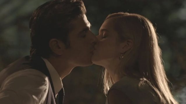 Ο Παράδεισος των κυριών | Το πρώτο φιλί του Σίμου με την Αμαλία "αναστάτωσε" το Twitter