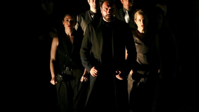 Showbiz Report | Οι διάσημες παρουσίες που βρέθηκαν στην &quot;Αντιγόνη&quot; με τους Μελέτη Ηλία και Λένα Παπαληγούρα