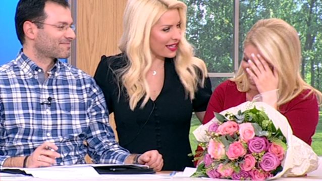 Ελένη Μενεγάκη: Οι ευχές στη Νάνσυ Παραδεισανού, τα ερωτικά μηνύματα &amp; οι αντιδράσεις on air