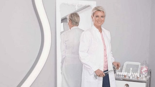 Νατάσα Παζαΐτη 
: Η αλλαγή στην εξωτερική εμφάνισή της &amp; η αποκάλυψη για την ηλικία της!