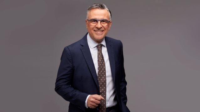 Η εκπομπή &quot;Στο κέντρο&quot; με τον Γιώργο Κουβαρά υποδέχεται τους πρωταγωνιστές της σειράς &quot;Τα καλύτερά μας χρόνια&quot;