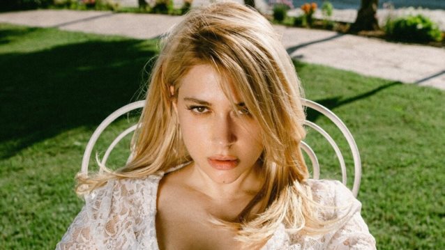 Η Κατερίνα Ντούσκα τραγουδά &quot;Melancholia&quot; και ταυτόχρονα βρίσκεται στο top10 των βρετανικών charts