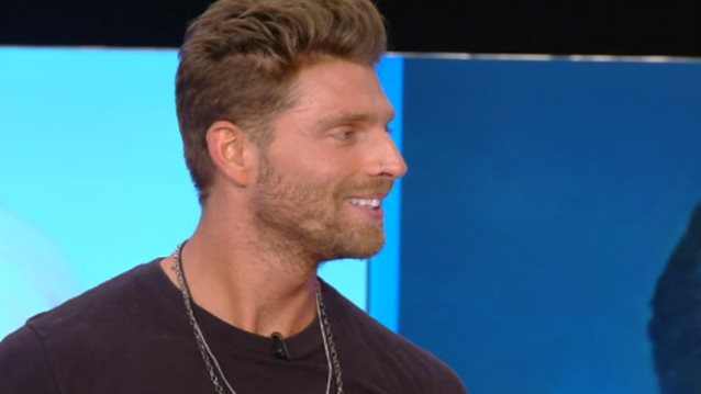 Γιώργος Μανίκας: Η Μενεγάκη τον ήθελε, στον Μουτσινά εμφανίστηκε! Δείτε το video