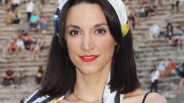 H french chic εμφάνιση της Κατερίνας Ευαγγελάτου στην Επίδαυρο