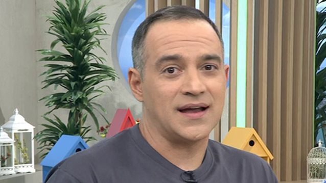 Video Of The Day: Ο Κρατερός Κατσούλης φόρεσε γόβες και προκάλεσε επικά τον Νίκο Μουτσινά!