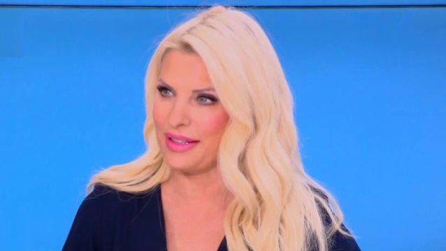 Ελένη Μενεγάκη: &quot;Σήμερα θα σας τα λέω λίγο αργά...&quot;