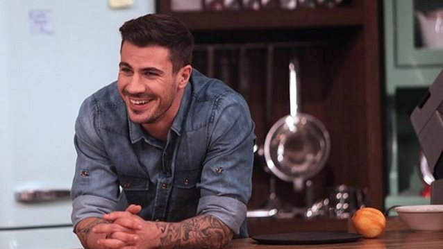 Το Σουφλέ Σοκολάτας του Άκη Πετρετζίκη: Τα υλικά και ο τρόπος εκτέλεσης όπως τα δίνει ο chef