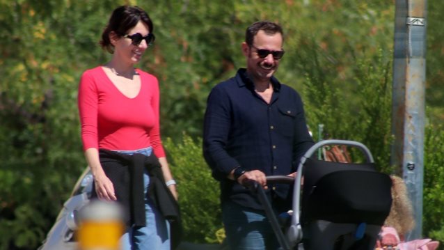 Ο Γιώργος Πυρπασόπουλος σε σπάνια εμφάνιση με την γυναίκα και την κόρη τους