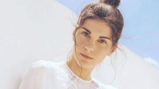 Ηρώ Μπέζου | Η κόρη του Γιάννη Μπέζου ποζάρει μόνο με το μαγιό της και εντυπωσιάζει με τις αναλογίες της