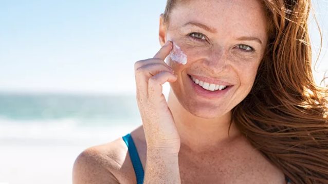 Γιατί πρέπει να φοράμε αντηλιακό χειμώνα-καλοκαίρι; Οι επιπτώσεις του ήλιου στην επιδερμίδα μας