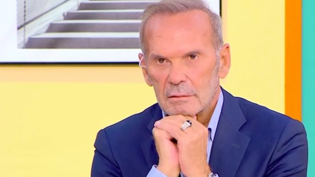 Πέτρος Κωστόπουλος: &quot;Έχω δει να φιλάνε το χέρι της Ελένης Μενεγάκη σαν να ήταν η Παναγιά της Τήνου. Εγώ έκανα τον σταυρό μου&quot;