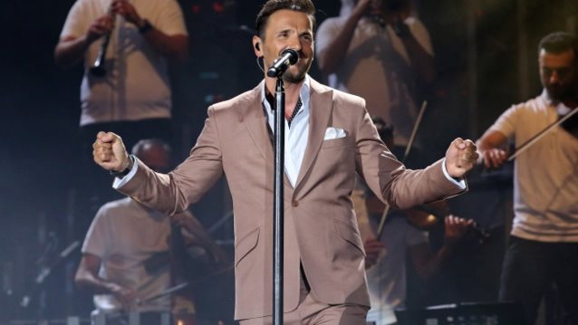 Νικος Βερτης: Ουρες για τα απογευματινα μπουζουκια στη Θεσσαλονικη! Δειτε φωτογραφιες