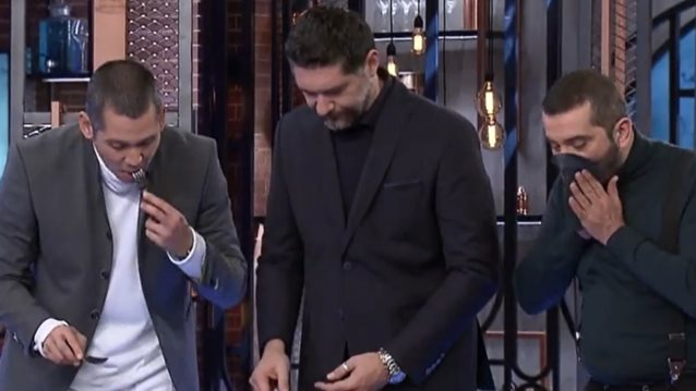 MasterChef | Έφτυσαν το πιάτο διαγωνιζόμενου &amp; τον έθεσαν απευθείας προτεινόμενο προς αποχώρηση