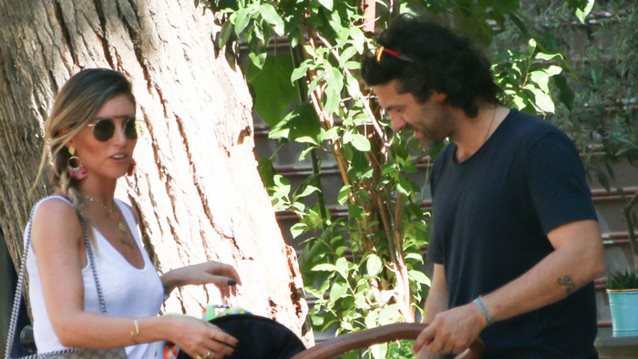 Αθηνά Οικονομάκου &amp; Φίλιππος Μιχόπουλος: Βόλτα στην Αθήνα με τον μικρό Μάξιμο!