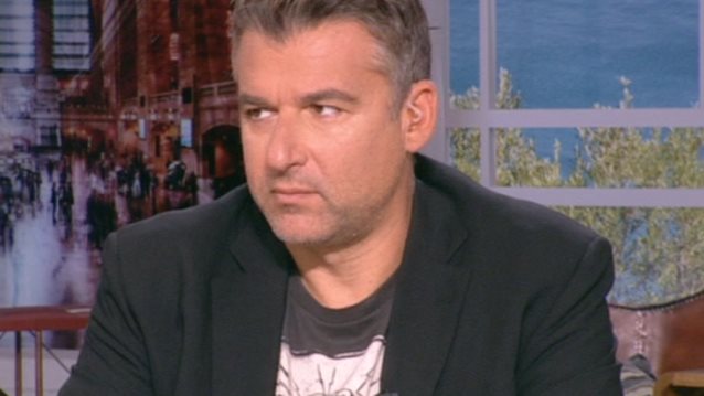 Γιώργος Λιάγκας: Και τον Νοέμβριο στην παραλία: Φωτογραφία