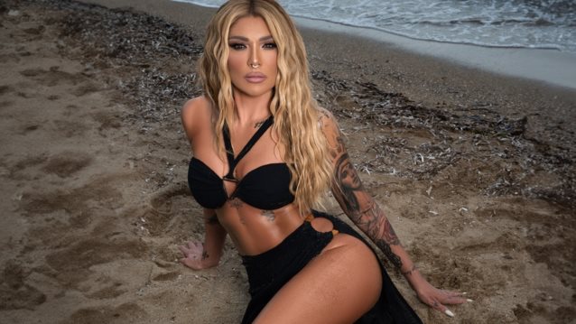 Η Αγγελική Ηλιάδη επιστρέφει με το νέο της τραγούδι "Κοίτα με"