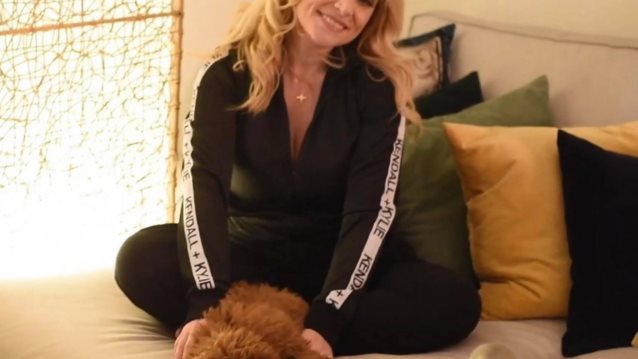 Ελεωνόρα Ζουγανέλη: Σπάνια πλάνα από το μοντέρνο σπίτι της στο κέντρο της Αθήνας