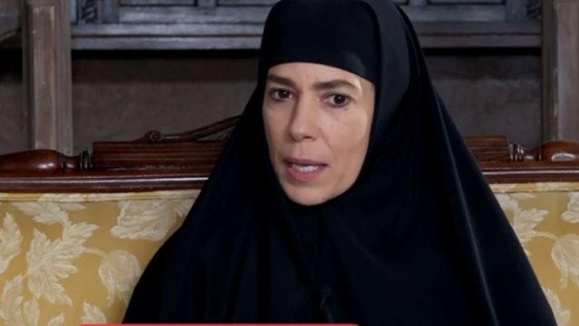 Η Μυρτώ Αλικάκη έδωσε συνέντευξη ντυμένη &quot;Μοναχή Κασσιανή&quot;